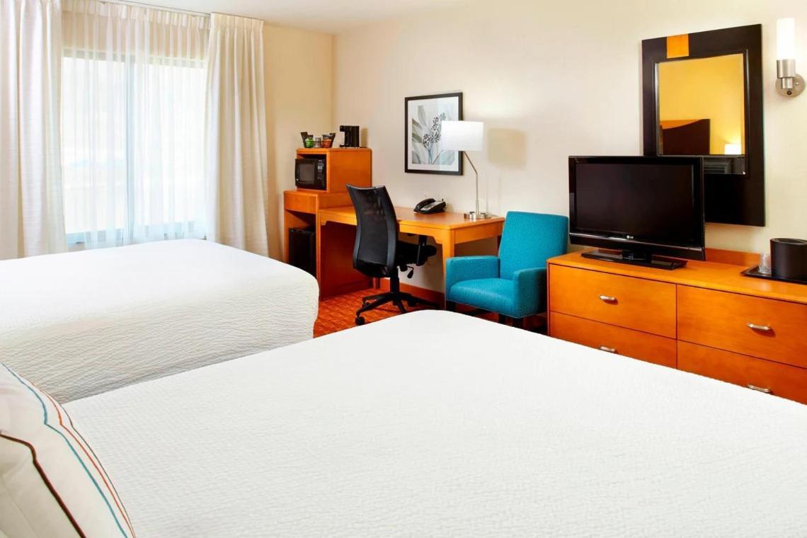 Hotel Fairfield And Neville Island 2*